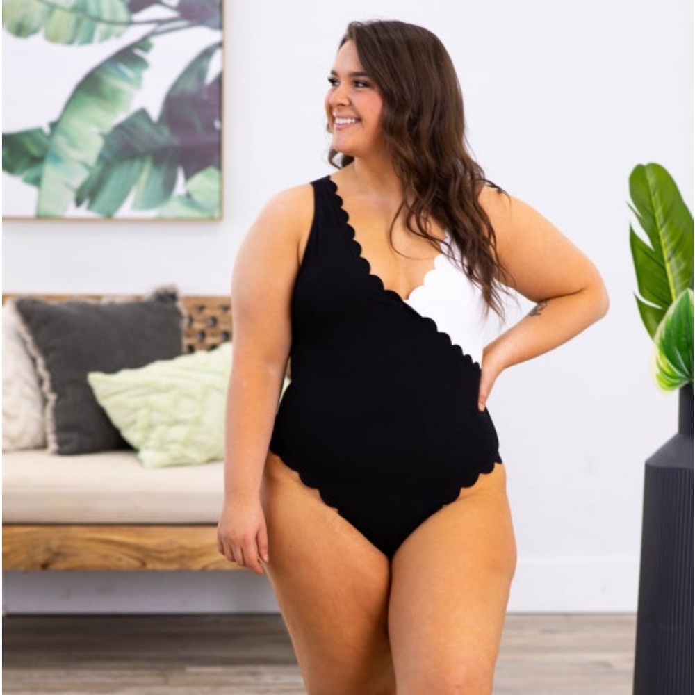 Filly Flair Davi&Dani black and white scalloped one piece swimsuit